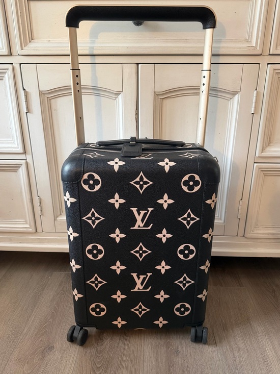 Louis Vuitton Handbags - Louis Vuitton Black & Tan Horizon 55 Suitcase